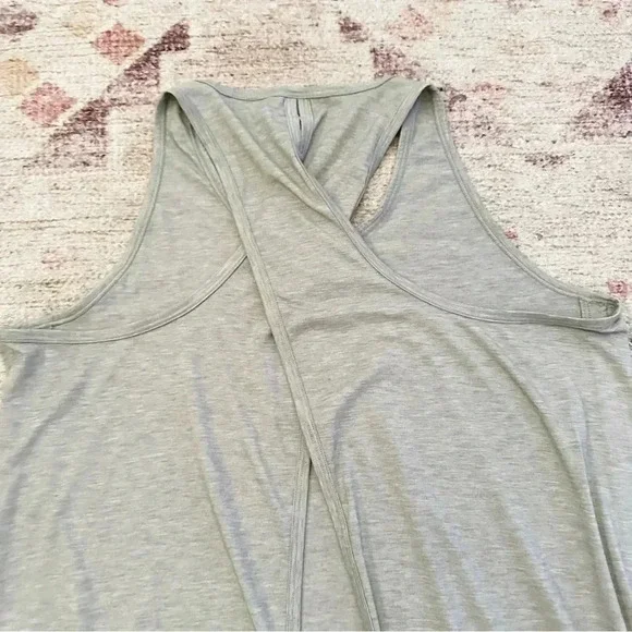 Athleta Essence Tie Back Racerback Tank Top Size M Exercise Athletic Yoga - Picture 16 of 16